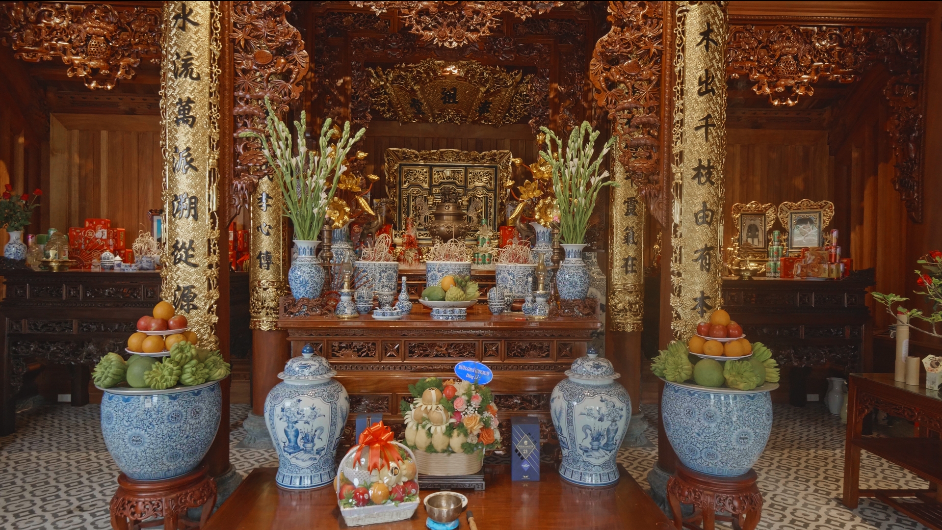 Bàn thờ gia tiên cần được sắp xếp đúng phong thủy