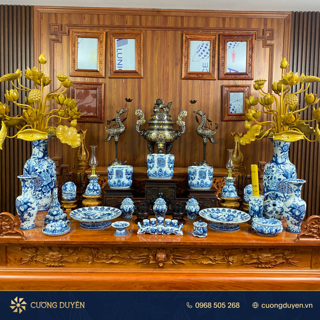 Bộ kỷ chén nước gốm sứ trên ban thờ của gốm sứ Cương Duyên