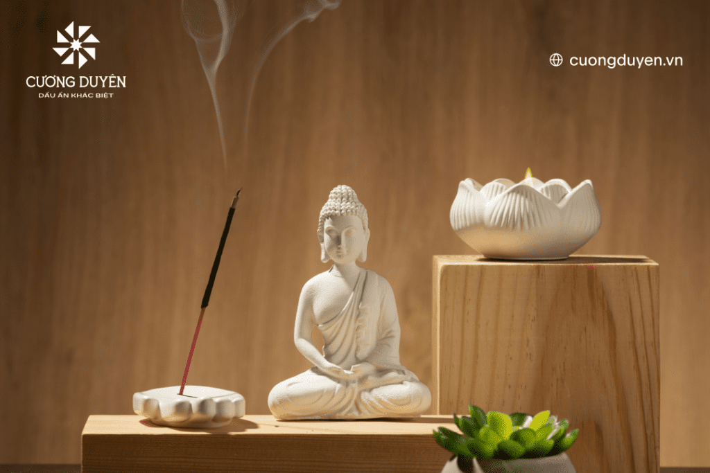 Thắp Hương Nên Thắp Bằng Tay Trái Hay Tay Phải 8 Lưu ý bạn cần tránh khi thắp hương đúng phong thủy