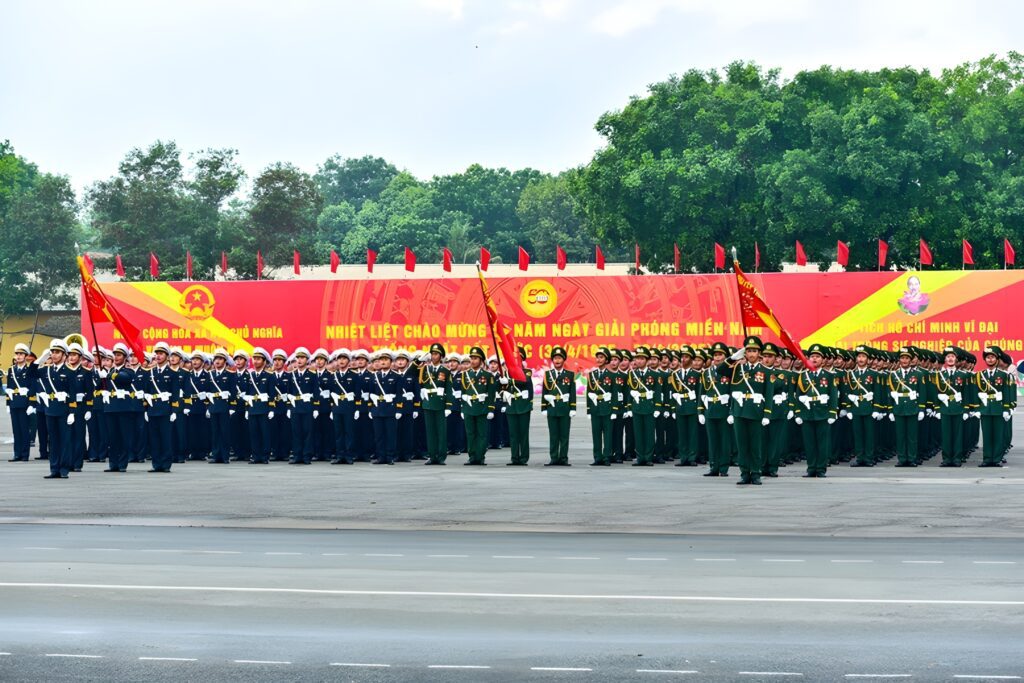 5 hoạt động ý nghĩa - Đi xem diễu bình diễu hành tại thành phố Hồ Chí Minh