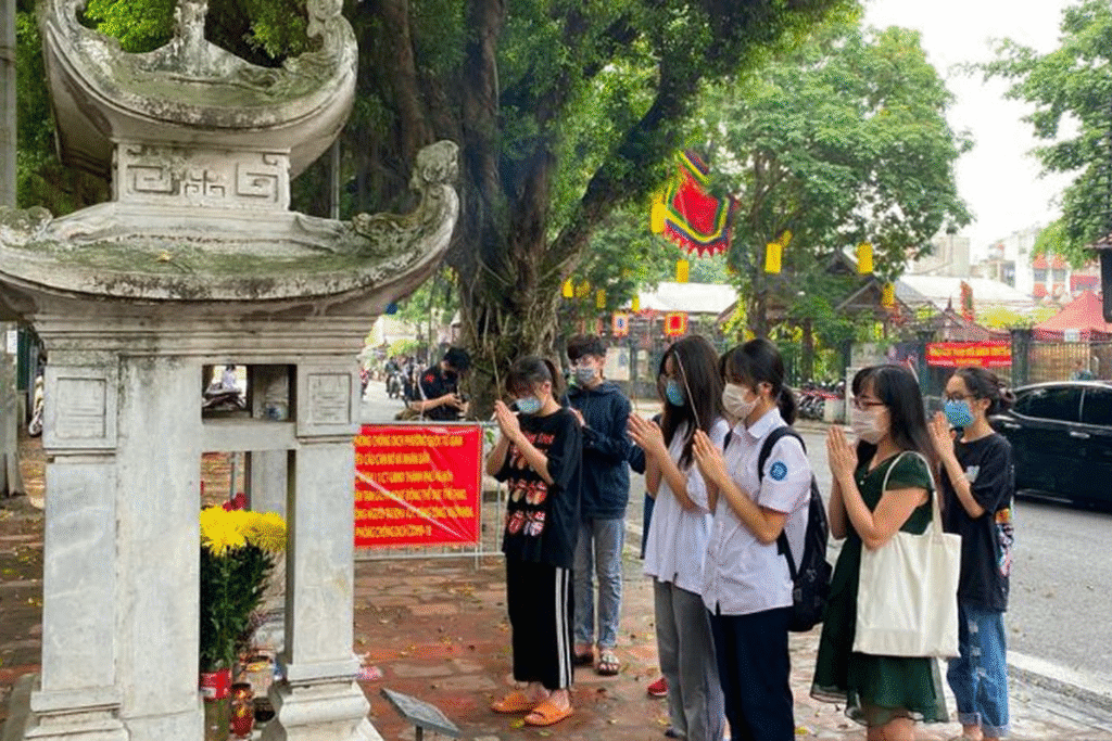 5 Bí Kíp Khấn - Sĩ tử khấn ở Chùa.