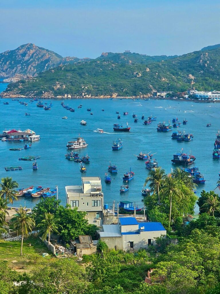Du Lịch Hè 2025 và 5 Lưu ý phong thủy bạn nên biết