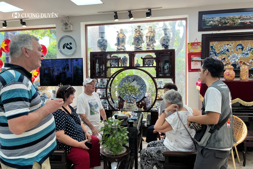 showroom gốm sứ Hà Nội