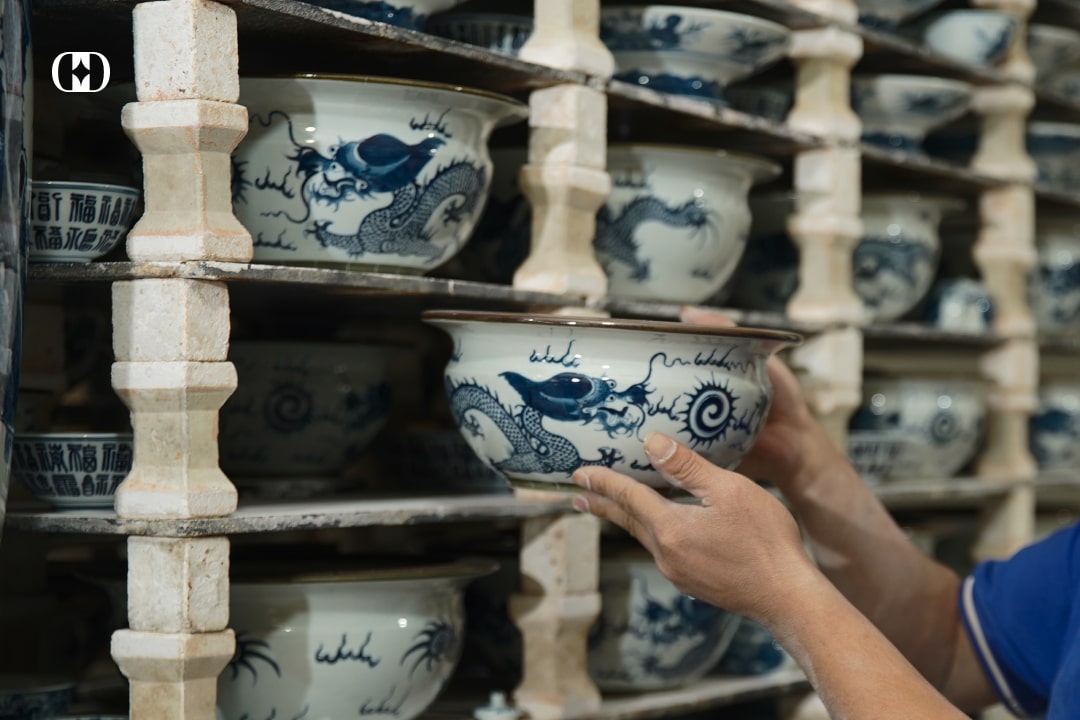 Sự Khác Biệt Giữa Gốm Sứ Công Nghiệp Và Thủ Công
