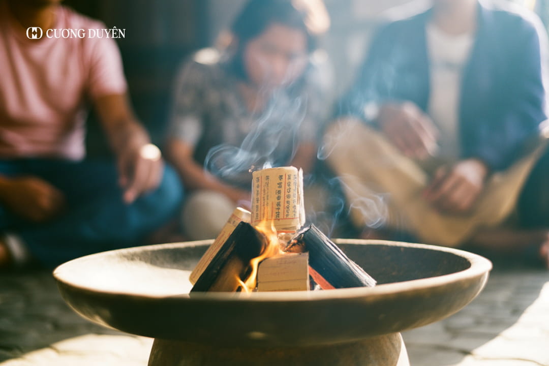 thắp hương xong bao lâu thì hóa vàng​