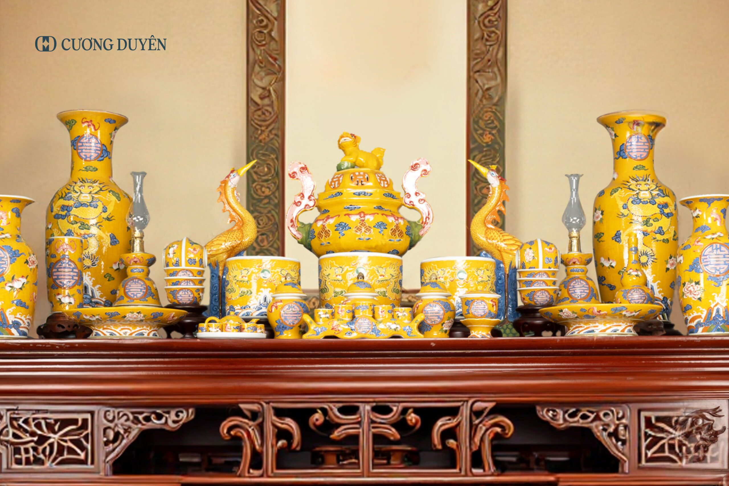 Có Nên Cắm Cây Thắp Hương Vòng Vào Bát Hương