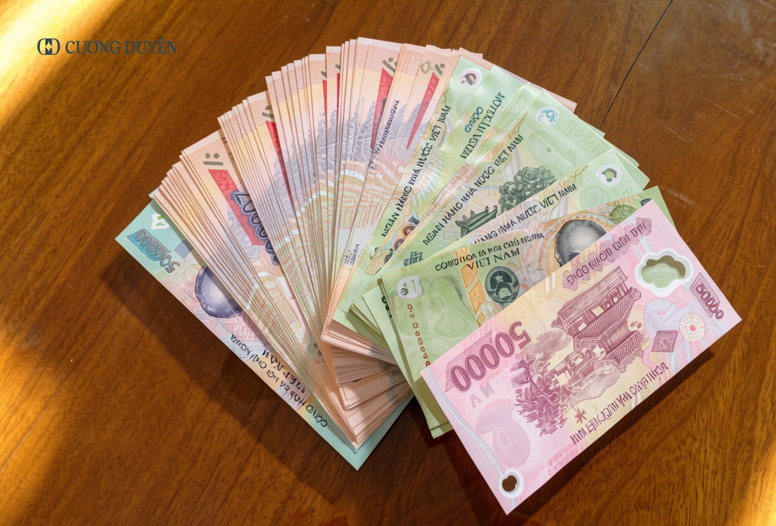 Đặt tiền thật lên bàn thờ có sao không